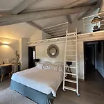 Boutique La Montesquieu 4*