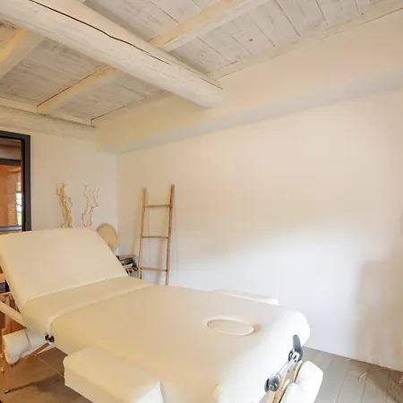 Boutique La Montesquieu & Sa Piscine 4* Laudun