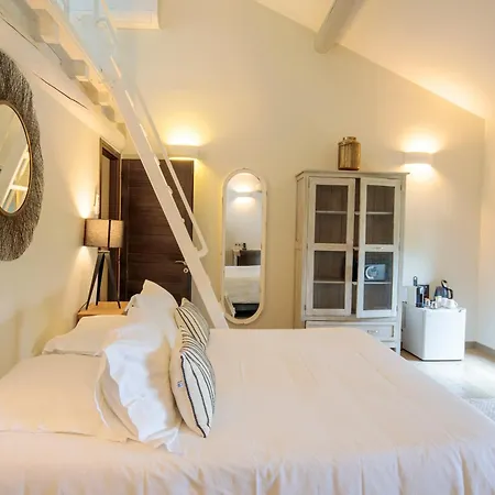 Hotell Boutique La Montesquieu & Sa Piscine 4*