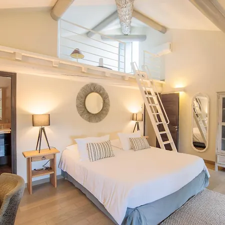 Boutique La Montesquieu & Sa Piscine Laudun