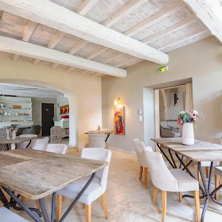 Boutique La Montesquieu & Sa Piscine 4*