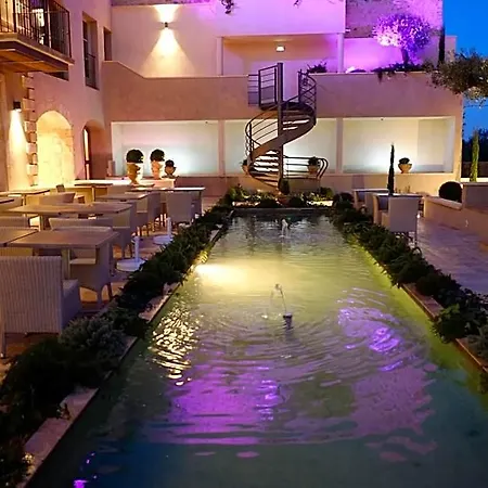 Boutique La Montesquieu & Sa Piscine 호텔 4*
