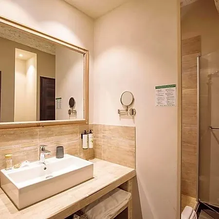 Boutique La Montesquieu & Sa Piscine فندق Laudun