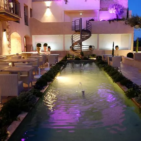 Boutique La Montesquieu & Sa Piscine 4*