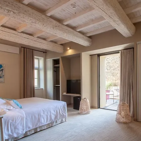 Hotel Boutique La Montesquieu & Sa Piscine Laudun