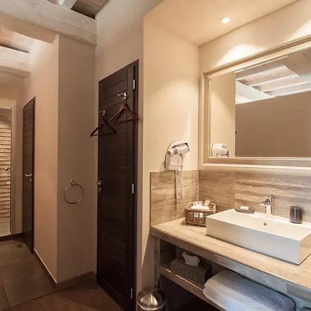 Boutique La Montesquieu 4*