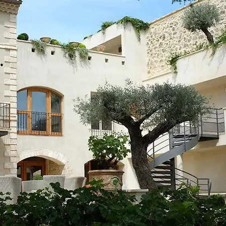 Boutique La Montesquieu & Sa Piscine فندق