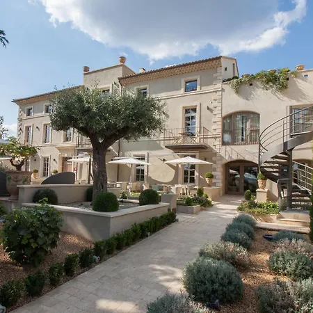 Boutique La Montesquieu & Sa Piscine 4*